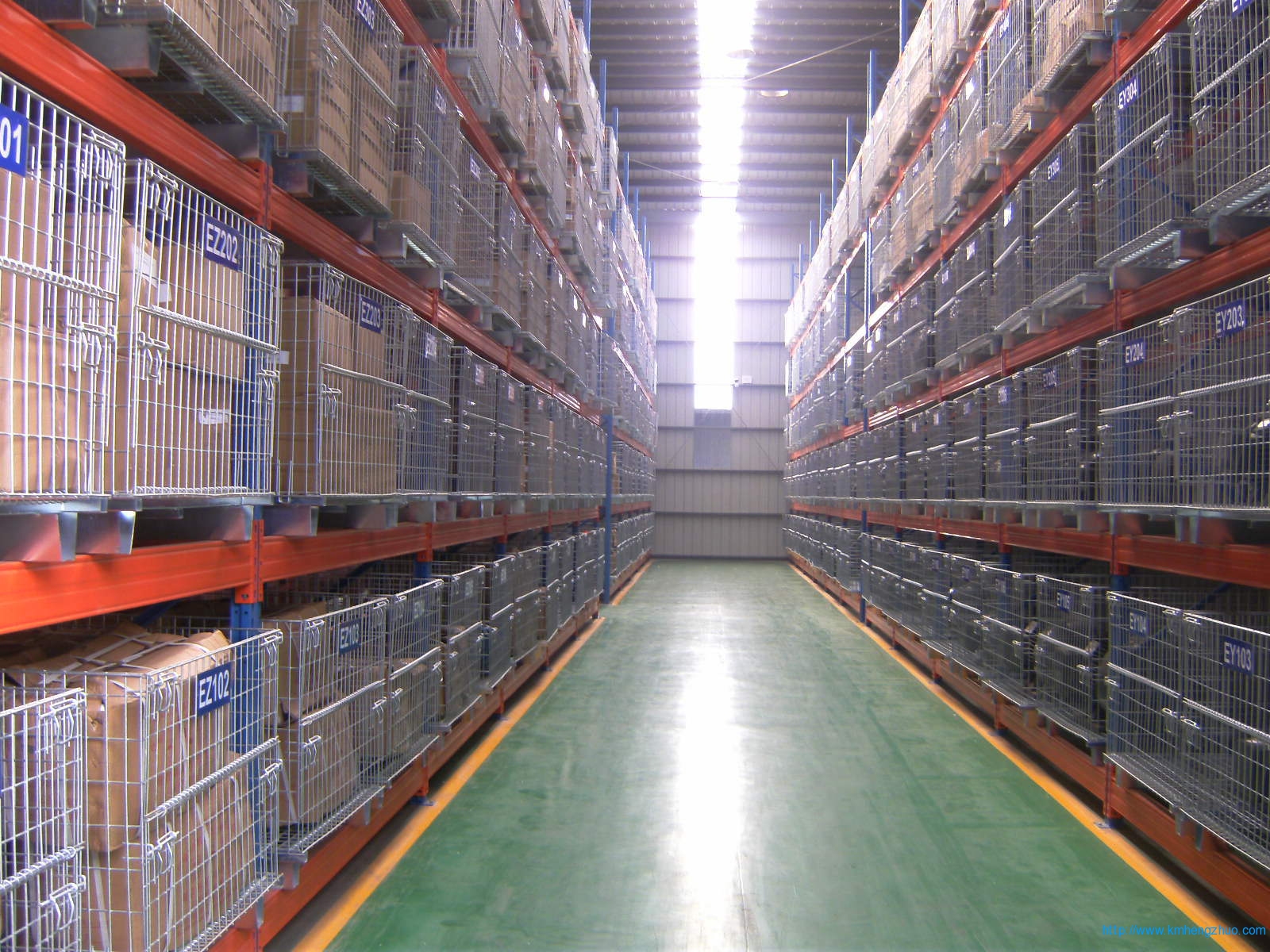 HZ-790型橫梁式貨架    重型高層倉庫貨架應(yīng)用案例