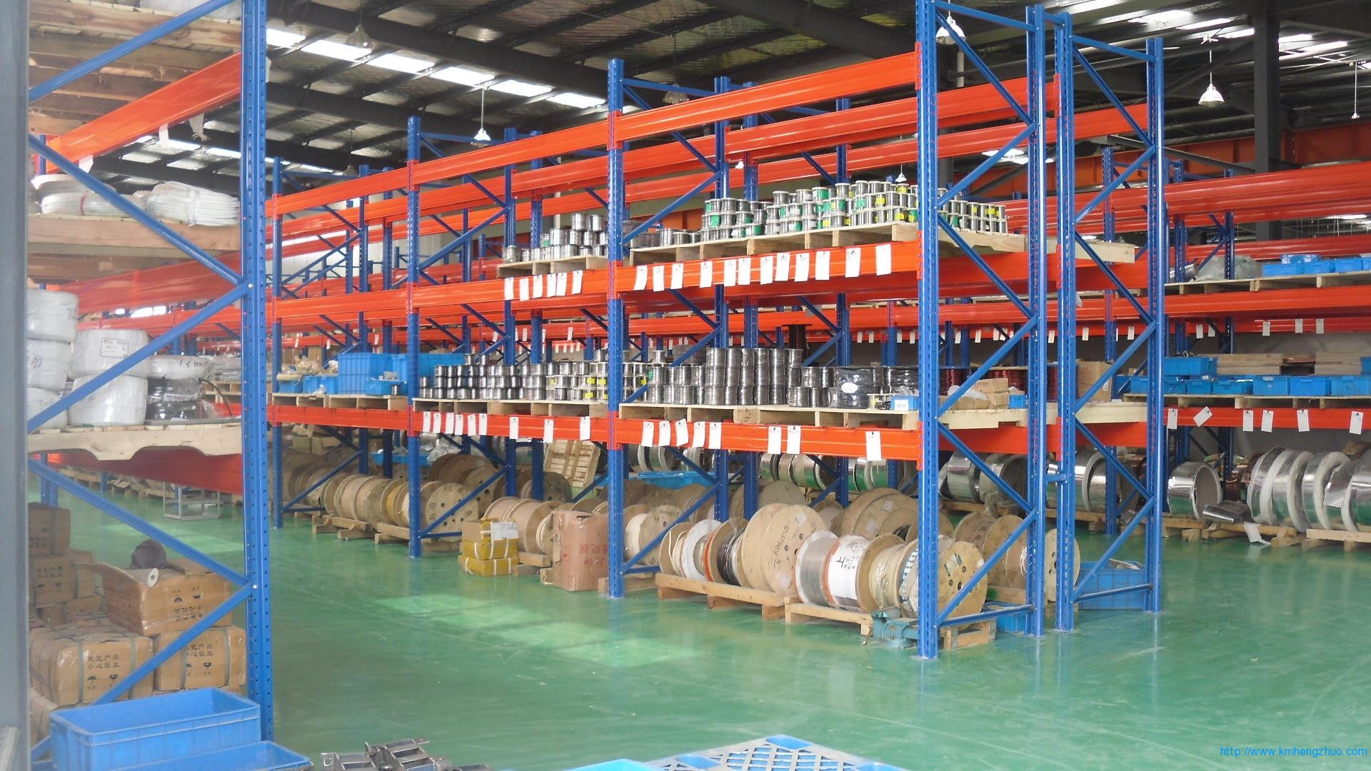 HZ-790型橫梁式貨架    重型高層倉庫貨架應(yīng)用案例