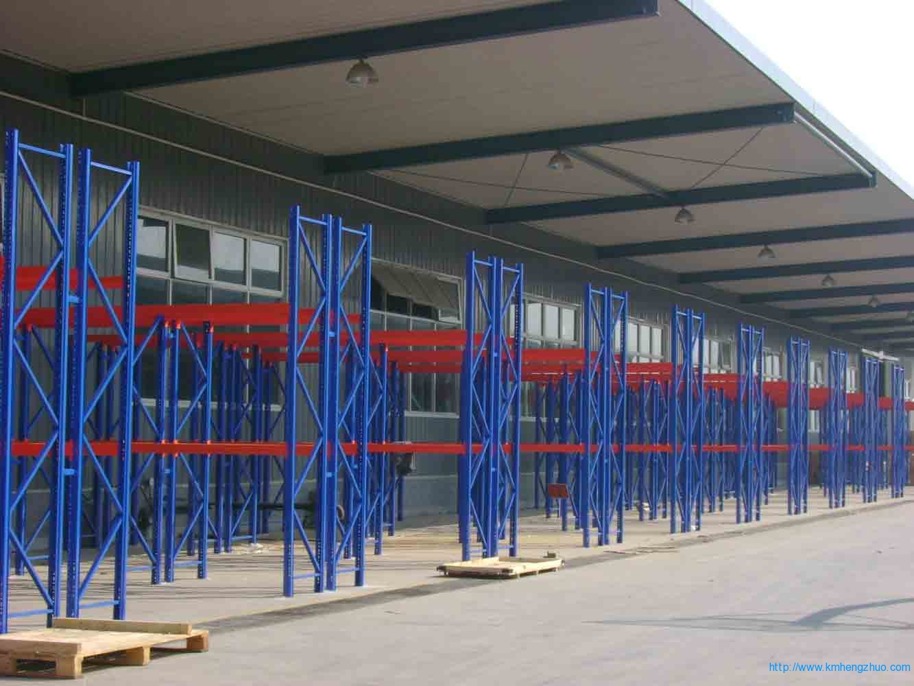 HZ-790型橫梁式貨架    重型高層倉庫貨架應(yīng)用案例